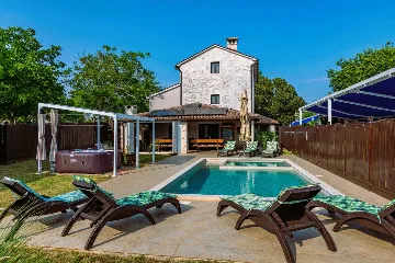 Holiday House in Barban with Heated Pool