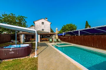 Holiday House in Barban with Heated Pool