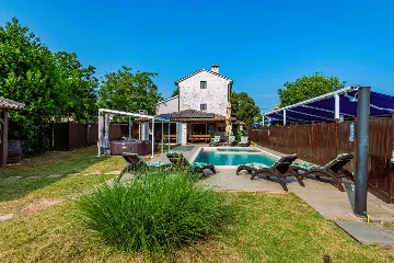 Holiday House in Barban with Heated Pool