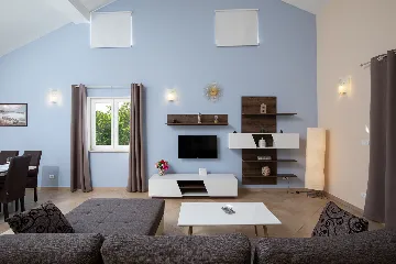 3-Bedroom House in Savičenta with Pool and Grill