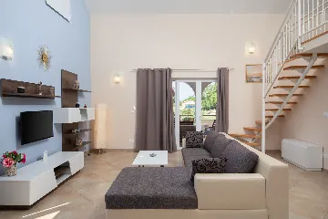 3-Bedroom House in Savičenta with Pool and Grill