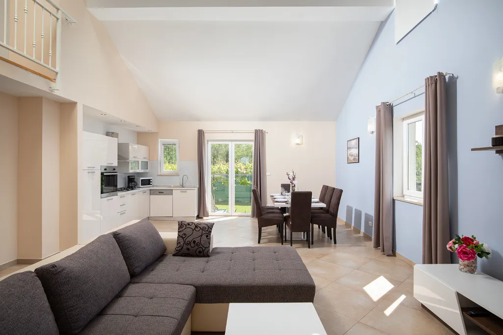 3-Bedroom House in Savičenta with Pool and Grill