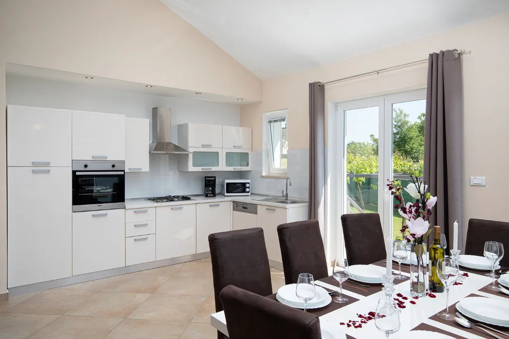3-Bedroom House in Savičenta with Pool and Grill