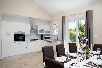 3-Bedroom House in Savičenta with Pool and Grill