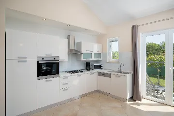 3-Bedroom House in Savičenta with Pool and Grill