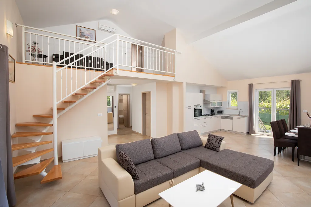 3-Bedroom House in Savičenta with Pool and Grill