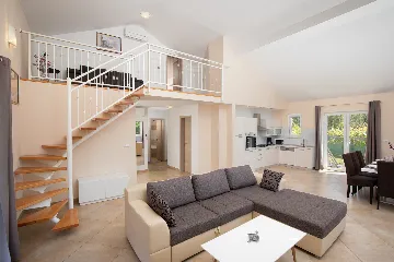 3-Bedroom House in Savičenta with Pool and Grill