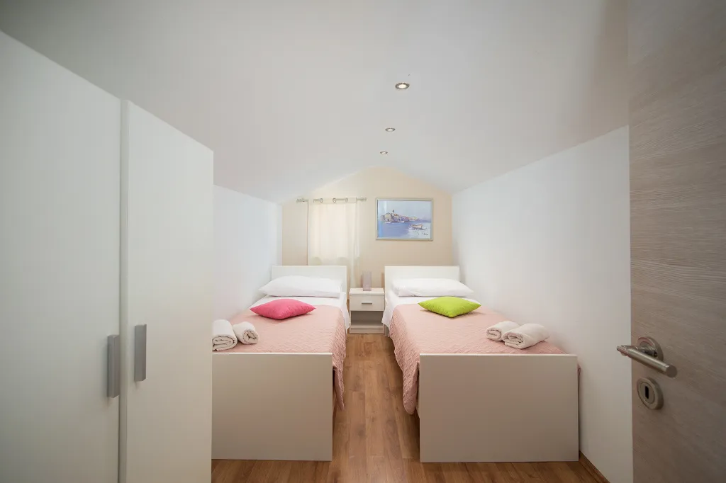 3-Bedroom House in Savičenta with Pool and Grill