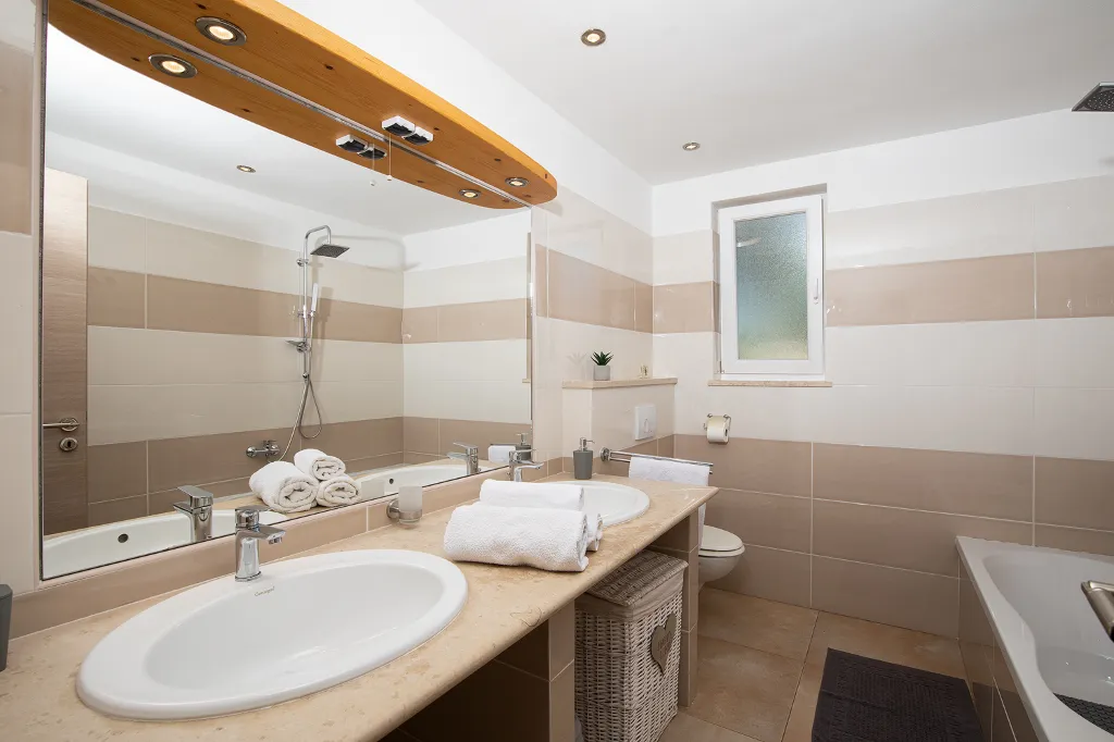3-Bedroom House in Savičenta with Pool and Grill