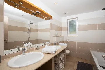 3-Bedroom House in Savičenta with Pool and Grill