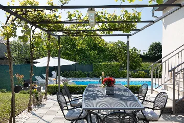 3-Bedroom House in Savičenta with Pool and Grill