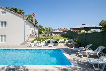 3-Bedroom House in Savičenta with Pool and Grill