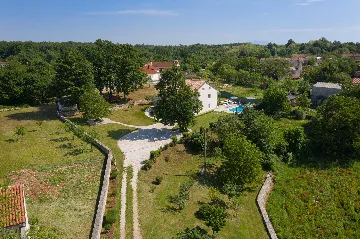 3-Bedroom House in Savičenta with Pool and Grill