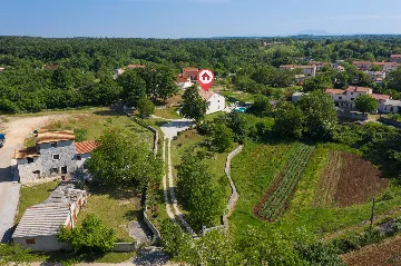 3-Bedroom House in Savičenta with Pool and Grill