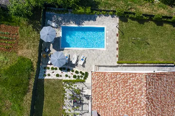 3-Bedroom House in Savičenta with Pool and Grill