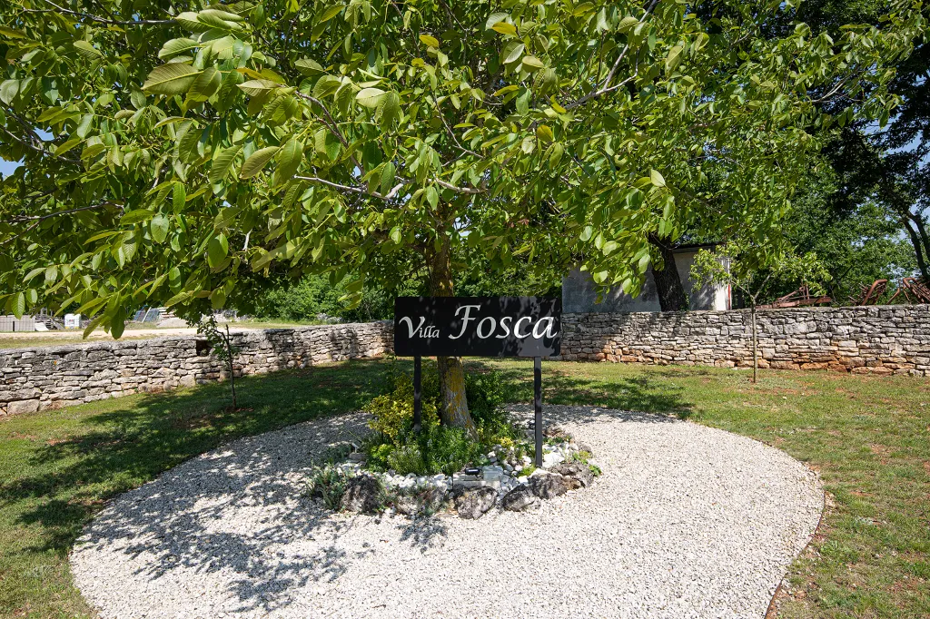 3-Bedroom House in Savičenta with Pool and Grill