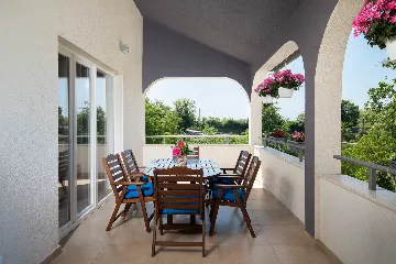 3-Bedroom House in Savičenta with Pool and Grill
