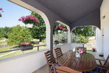 3-Bedroom House in Savičenta with Pool and Grill