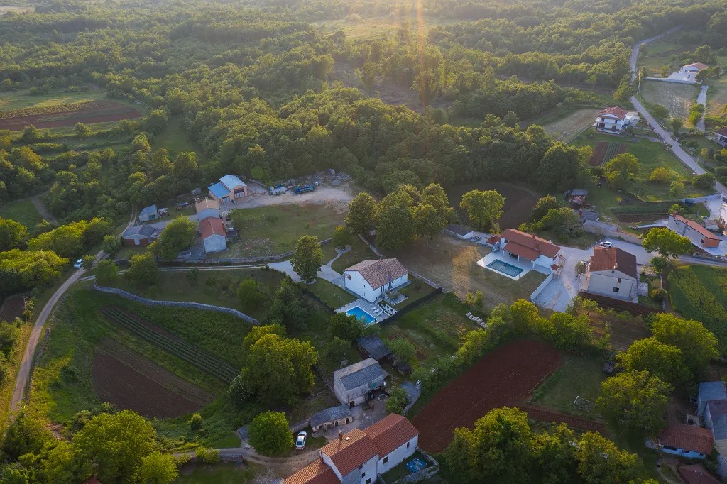 3-Bedroom House in Savičenta with Pool and Grill