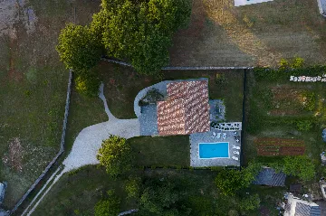 3-Bedroom House in Savičenta with Pool and Grill