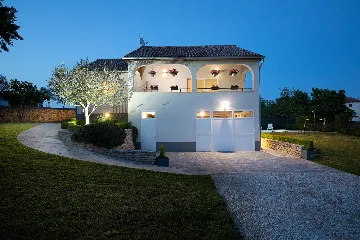 3-Bedroom House in Savičenta with Pool and Grill