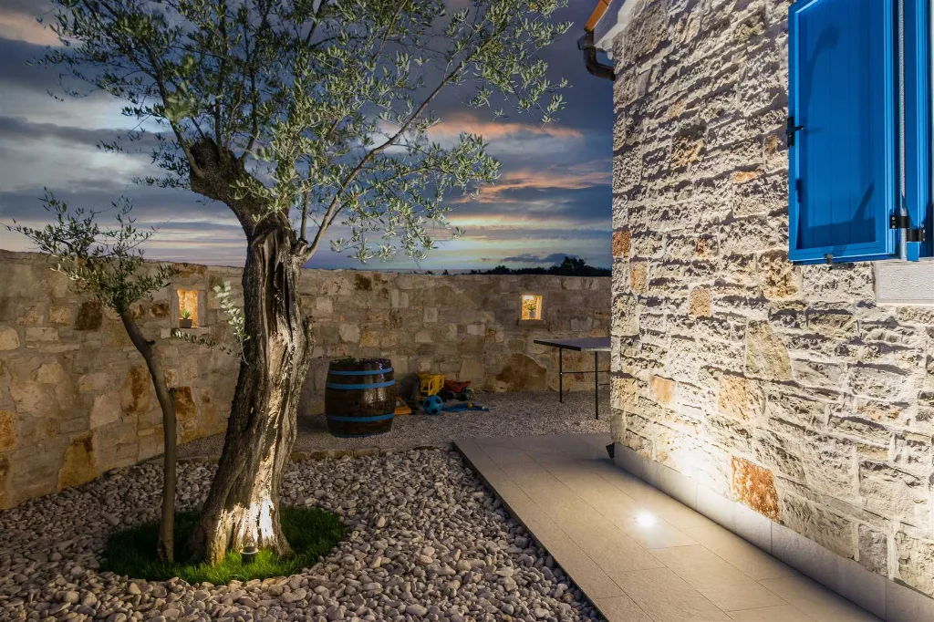 3-Bedroom House in Svetvinčenat for Up to 8 Guests