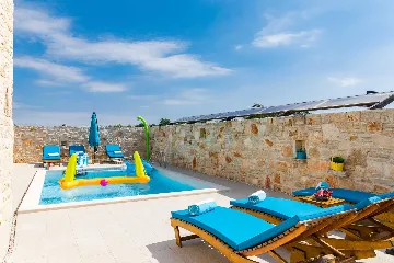 3-Bedroom House in Svetvinčenat for Up to 8 Guests