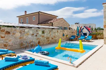 3-Bedroom House in Svetvinčenat for Up to 8 Guests