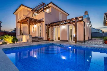 3-Bedroom House with Pool in Sveti Lovreč