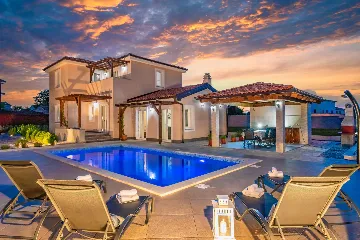 3-Bedroom House with Pool in Sveti Lovreč