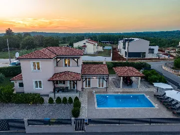 3-Bedroom House with Pool in Sveti Lovreč