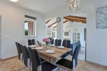 3-Bedroom House with Pool in Sveti Lovreč