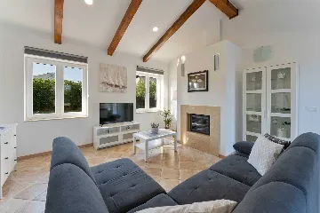 3-Bedroom House with Pool in Sveti Lovreč