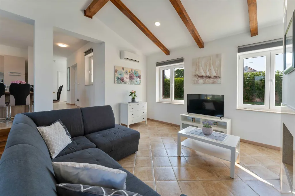 3-Bedroom House with Pool in Sveti Lovreč