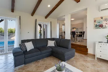 3-Bedroom House with Pool in Sveti Lovreč