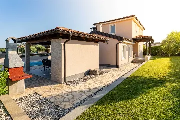 3-Bedroom House with Pool in Sveti Lovreč