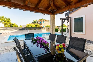 3-Bedroom House with Pool in Sveti Lovreč