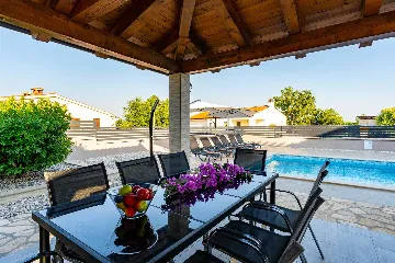 3-Bedroom House with Pool in Sveti Lovreč