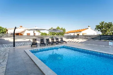 3-Bedroom House with Pool in Sveti Lovreč