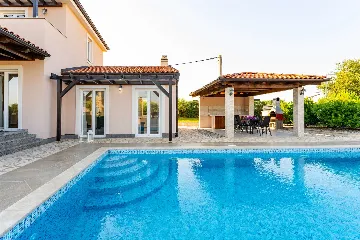 3-Bedroom House with Pool in Sveti Lovreč