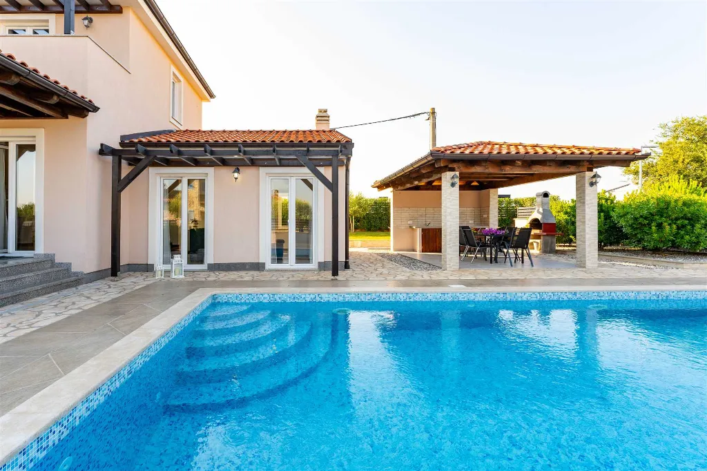 3-Bedroom House with Pool in Sveti Lovreč