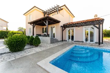 3-Bedroom House with Pool in Sveti Lovreč