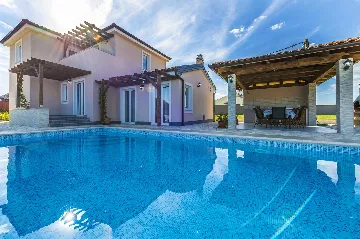 3-Bedroom House with Pool in Sveti Lovreč