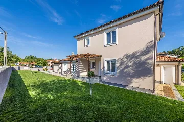 3-Bedroom House with Pool in Sveti Lovreč