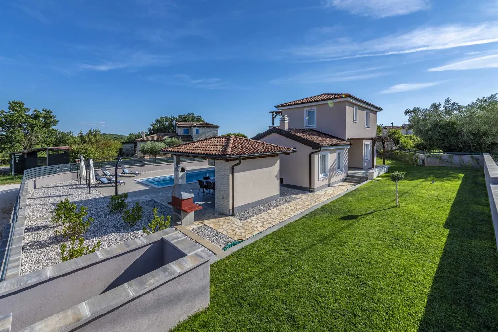 3-Bedroom House with Pool in Sveti Lovreč