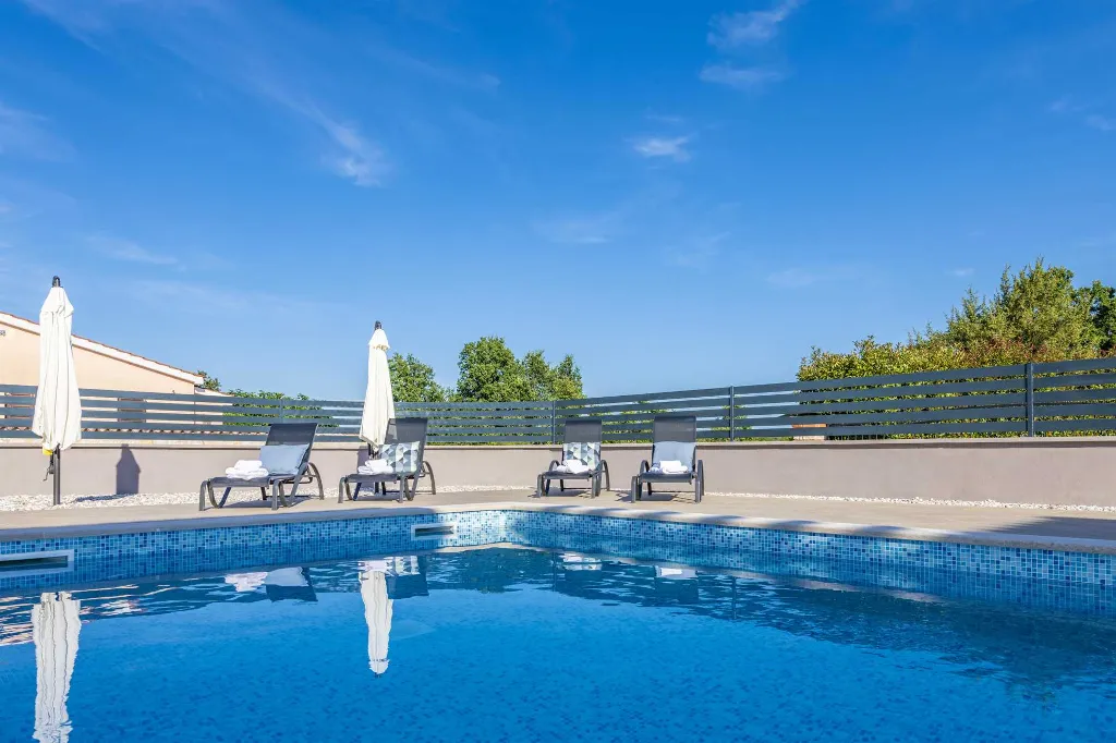 3-Bedroom House with Pool in Sveti Lovreč