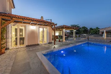 3-Bedroom House with Pool in Sveti Lovreč