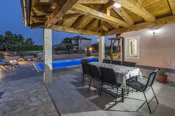 3-Bedroom House with Pool in Sveti Lovreč