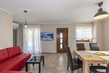3-Bedroom House with Pool in Poreč