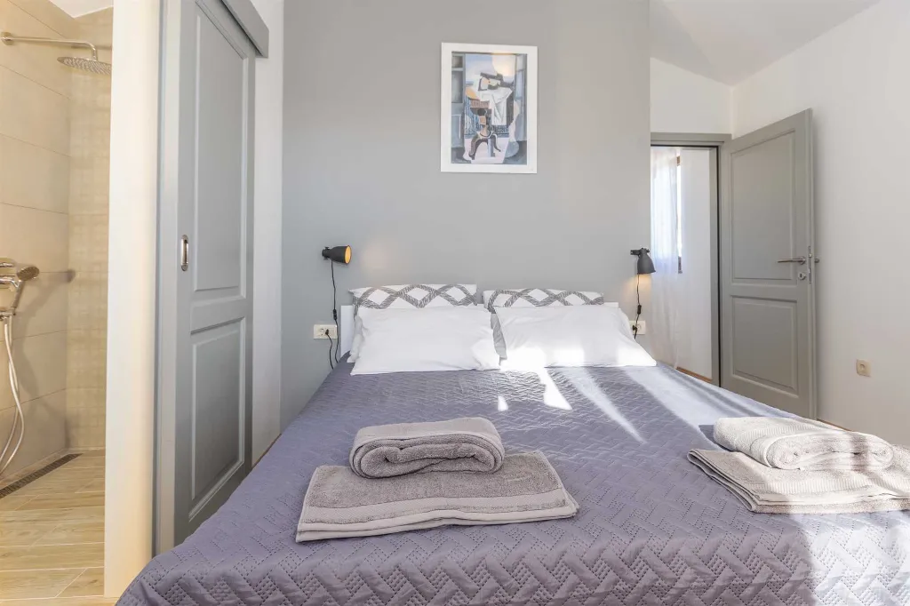 3-Bedroom House with Pool in Poreč